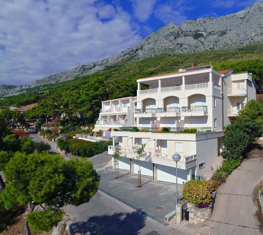 Apartments Villa Medic Brela Exteriör bild