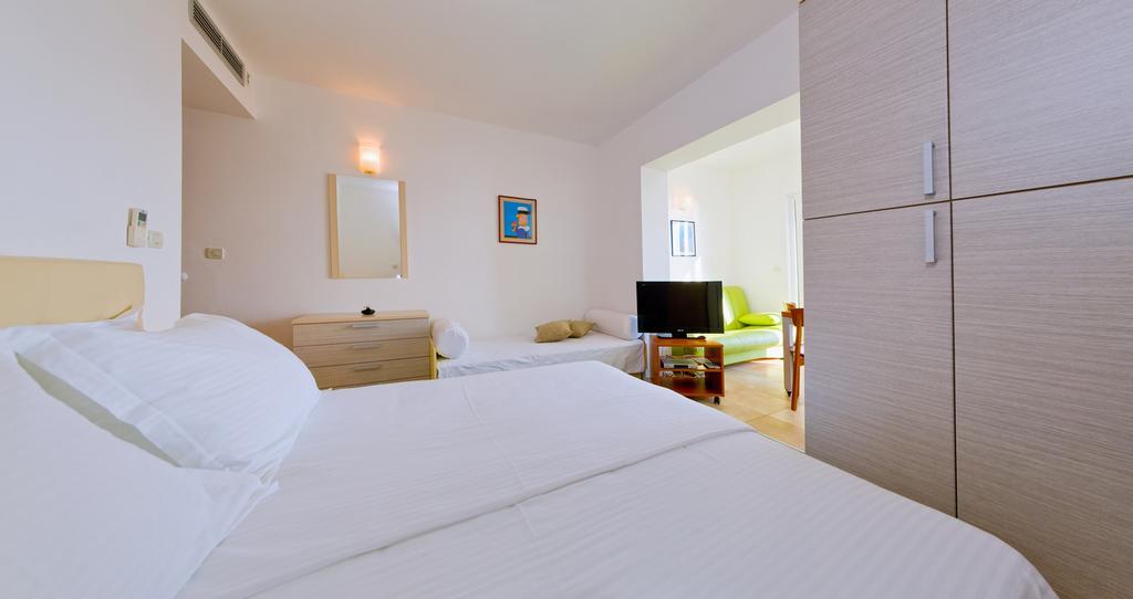 Apartments Villa Medic Brela Exteriör bild